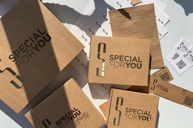 Коробки с откидной крышкой, с вырезом логотипа для изделий из кожи бренда SPECIAL FOR YOU г. Тольятти
